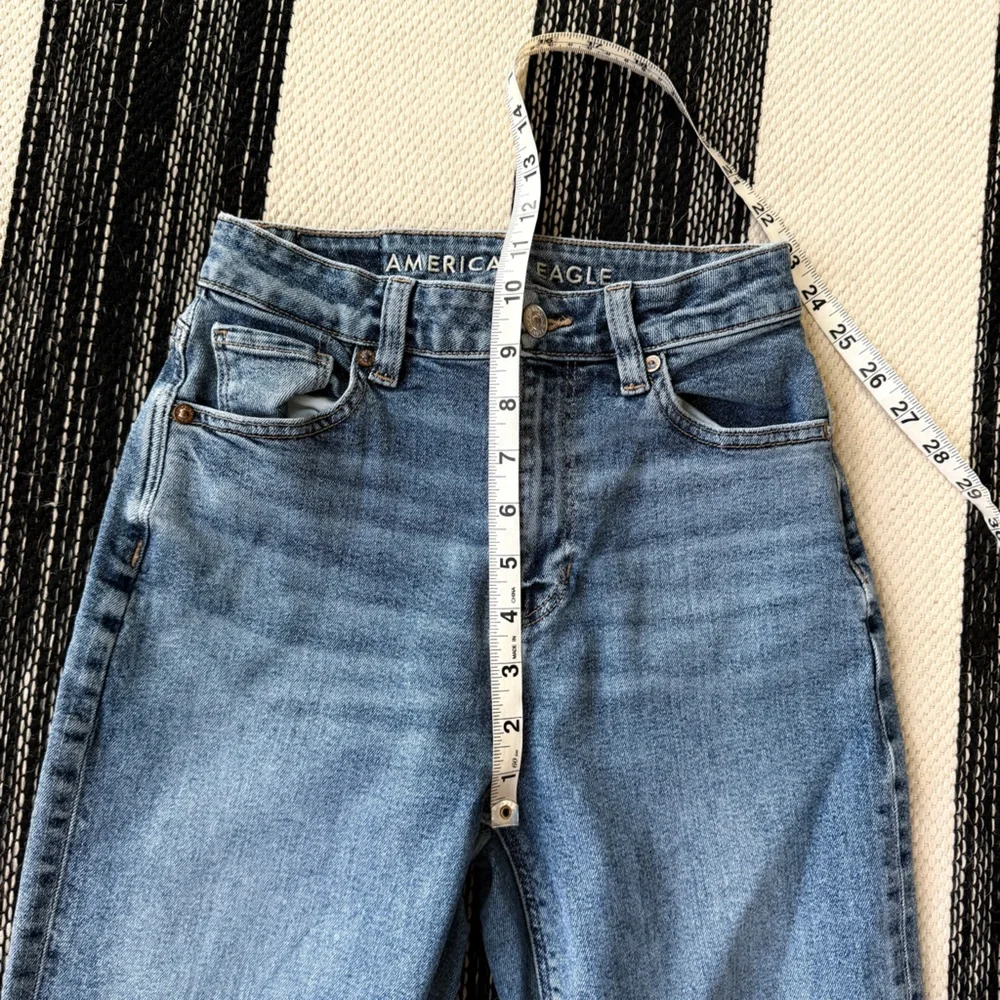 American Eagle Women's Light Blue Stretchy Mom‎ Jeans Size 0